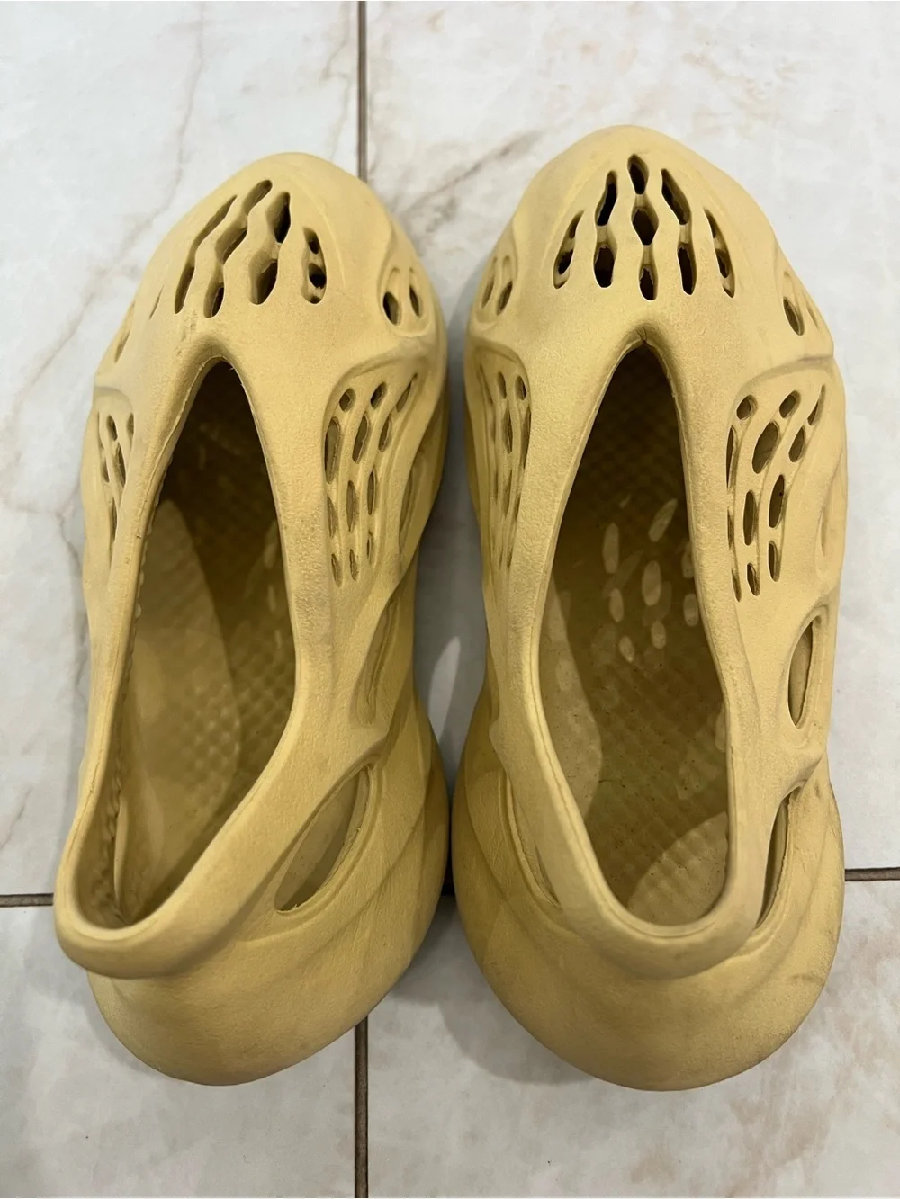 Adidas Yeezy Foam Runner Sulfur Slip On Clogs Size 7 US